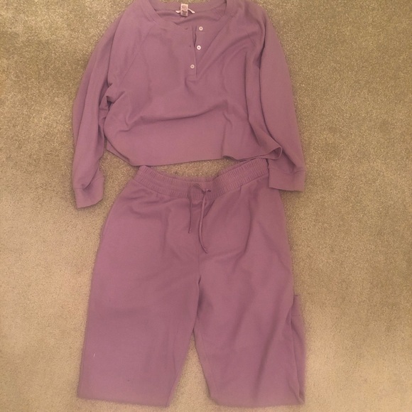 Victoria's Secret Lavender Lounge Set with pockets - Picture 1 of 9